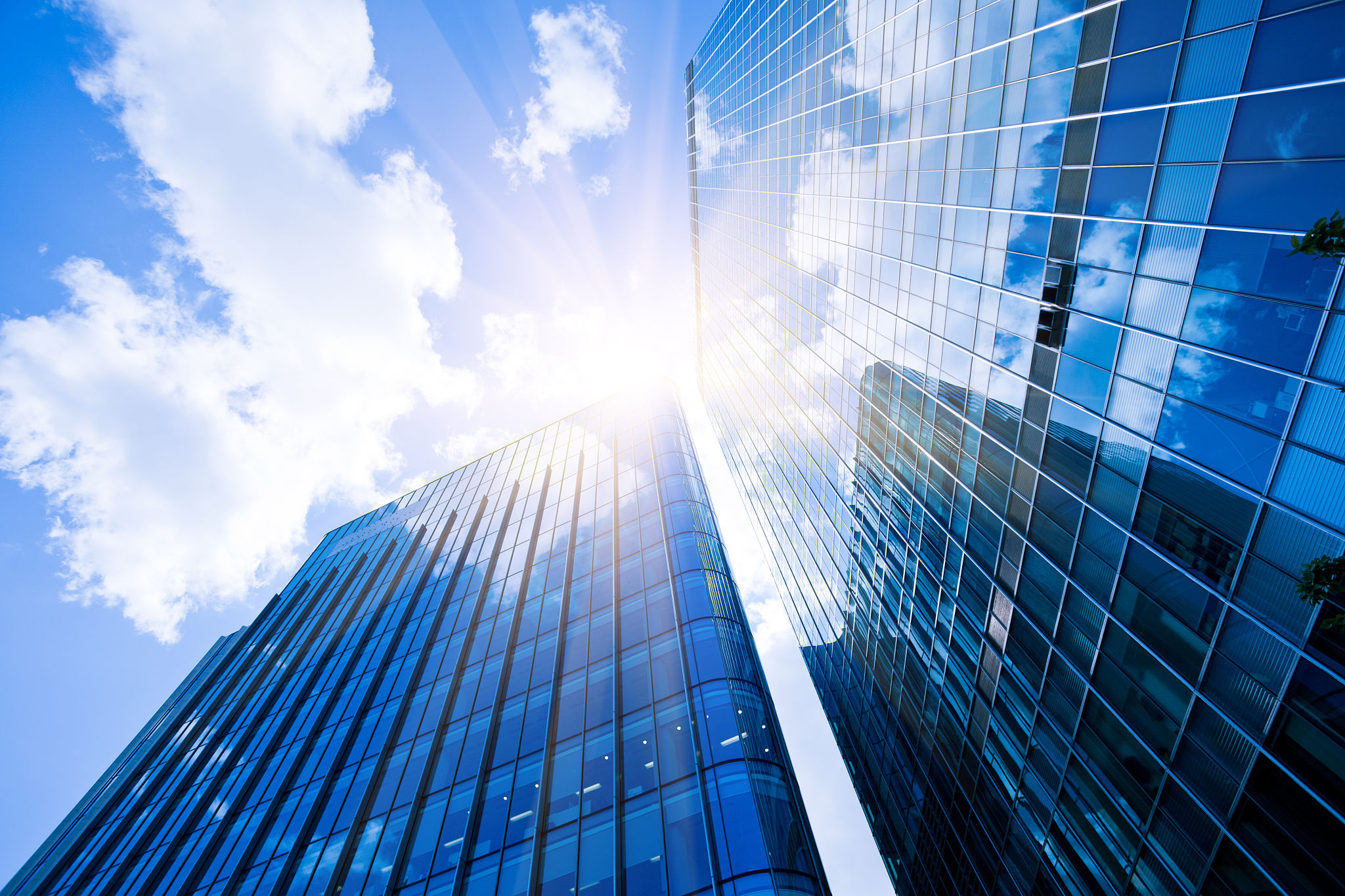 Promote industrial transformation and upgrade, consolidate and maintain the development environment of architectural technology glass